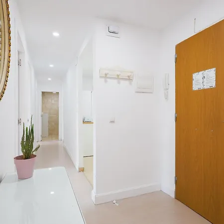 C34 Cosy 4 Bdr Close To Maria Zambrano Apartment *