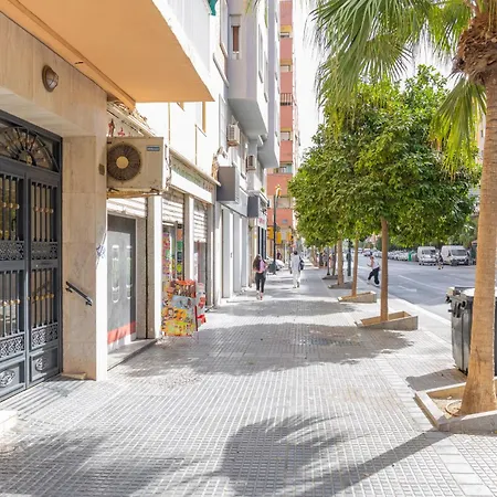 Apartment C34 Cosy 4 Bdr Close To Maria Zambrano